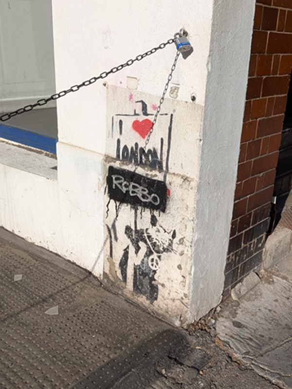 バンクシー「I love London, Robbo」作品。