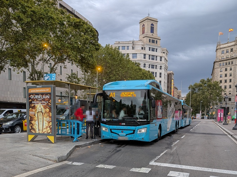 カタルーニャ広場のエアロバス乗り場。エル・コルテ・イングレスの前。